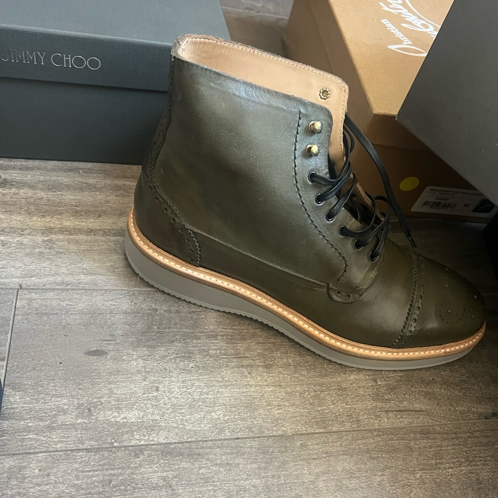 Men boots size 10 brand new